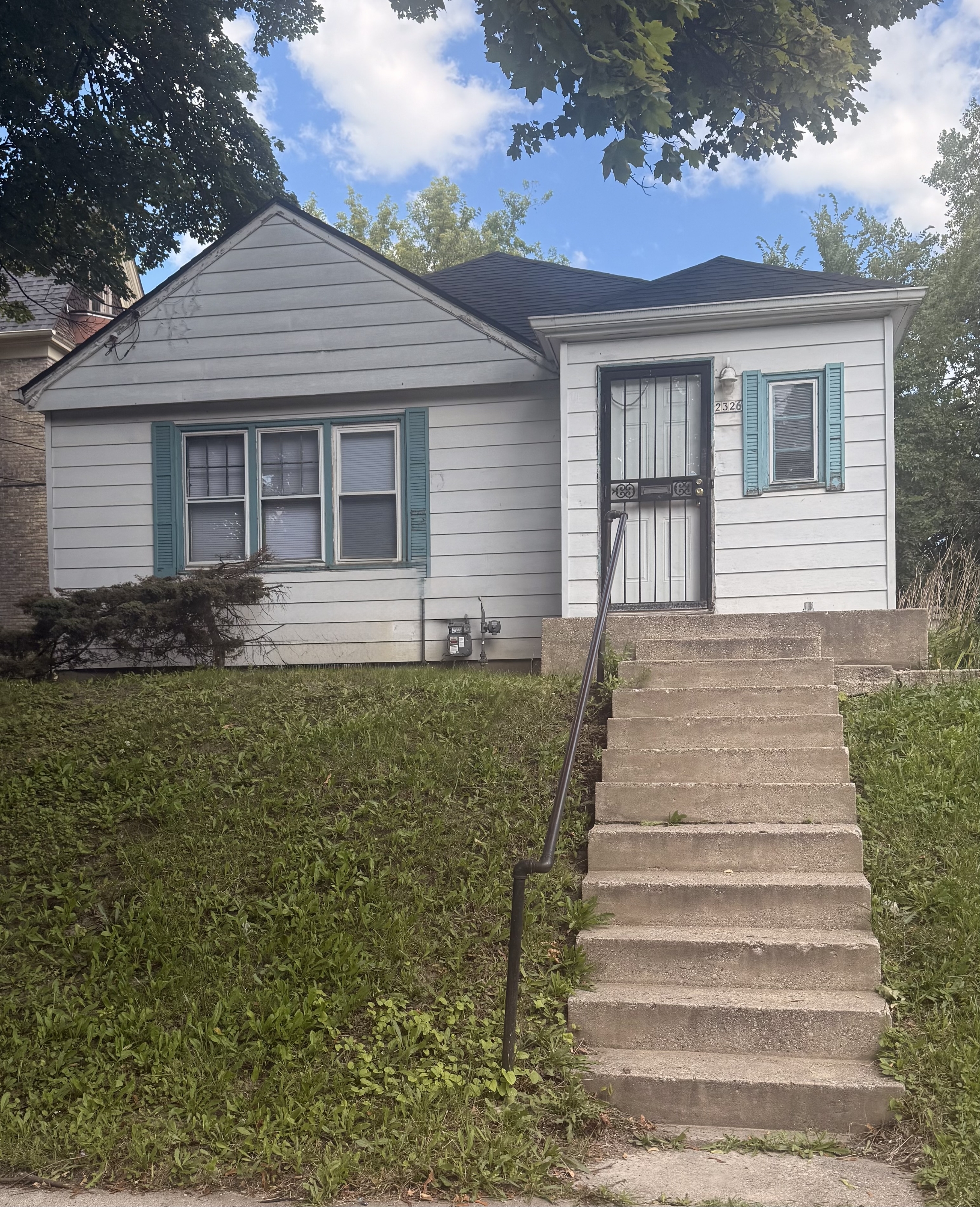 2326 W Vine St